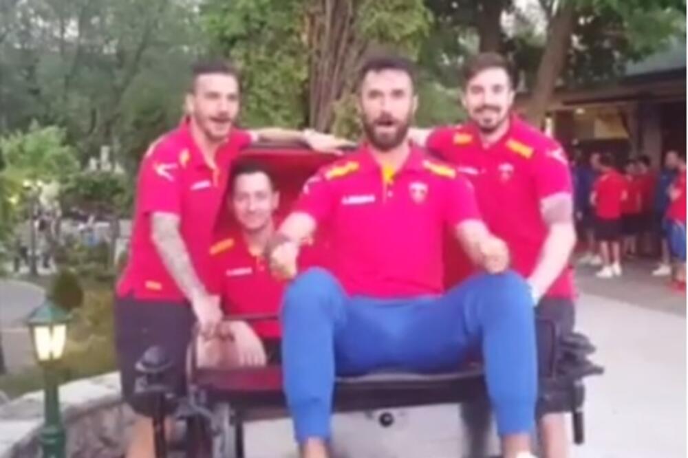 Fudbaleri u dobrom duhu, Foto: Privatna arhiva