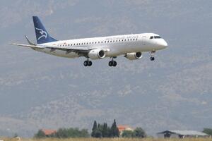MA: Avion iz Ciriha kružio iznad Podgorice zbog oštećenja gume