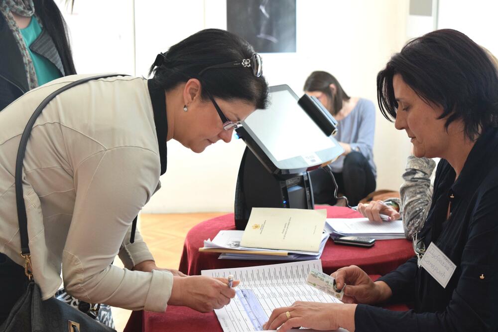 izbori, glasanje, Tivat, Foto: Boris Pejović