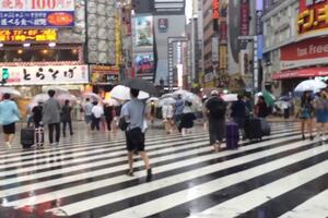 Tajfun pogodio Japan, otkazano više stotina letova