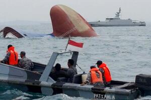 Indonezija: Potonuo brodić, poginulo 10 ljudi