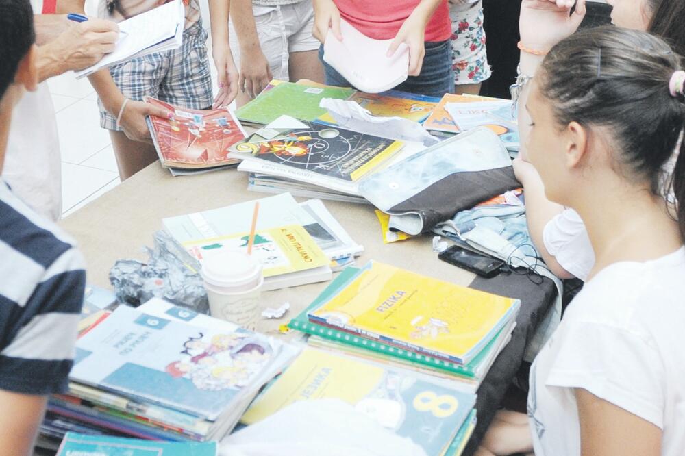 akcija prodaje knjiga Delta, Foto: Savo Prelević