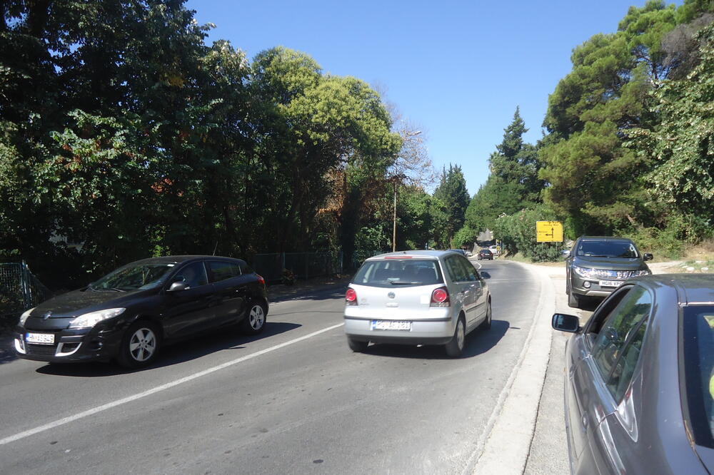 nepropisno parkiranje, Foto: Slavica Kosić