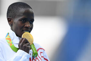 Džebet zlatna na tri hiljade metara sa preponama