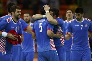 Prvi poraz Slovenije, Hrvatska pobijedila Francusku