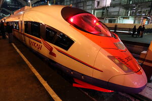 Od Moskve do Sankt Peterburga sa najdužim brzim vozom na svijetu