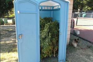 U Oregonu pronađen mobilni toalet pun marihuane