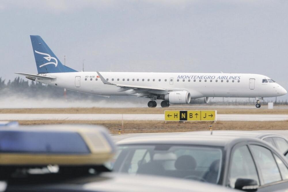 avion, Montenegro airlines, Foto: Boris Pejović