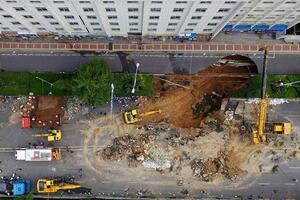 Kina: Džinovska rupa otvorila se nasred ulice i gutala ljude,...