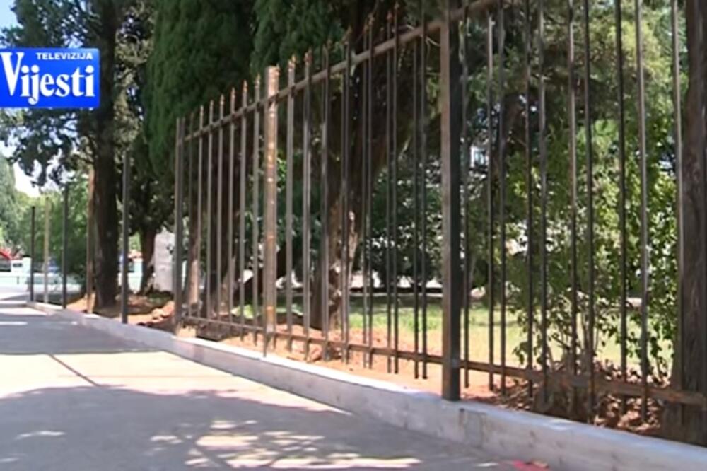 Karađorđev park ograda, Foto: Screenshot (TV Vijesti)