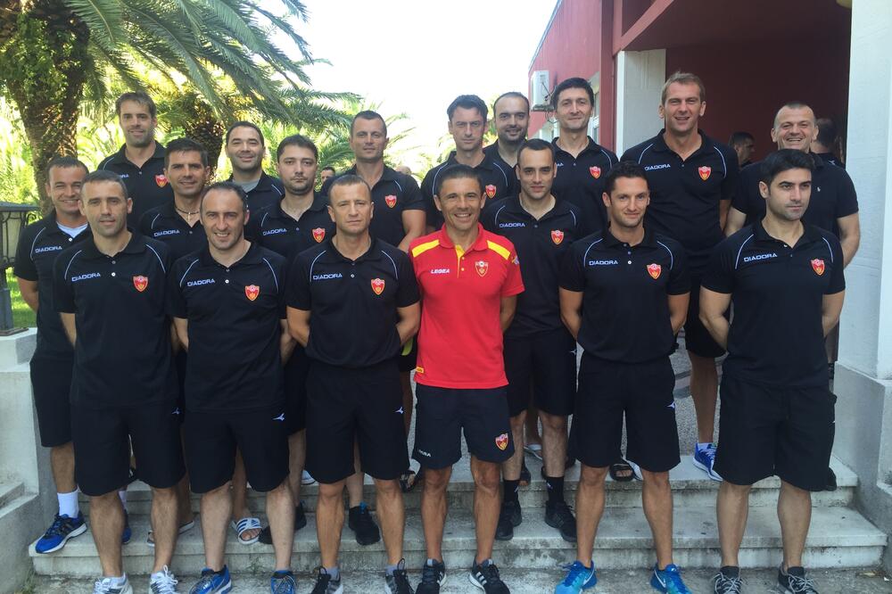 Milorad Mažić sa crnogorskim sudijama, Foto: FSCG