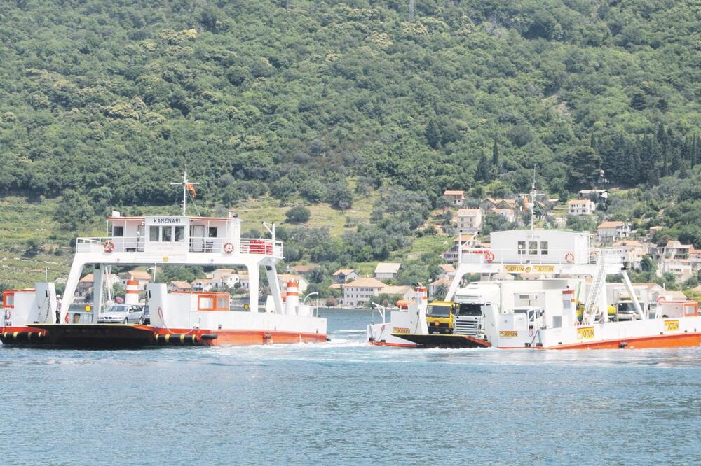 Trajekti na liniji Lepetani-Kamenari, Foto: Vesko Belojević