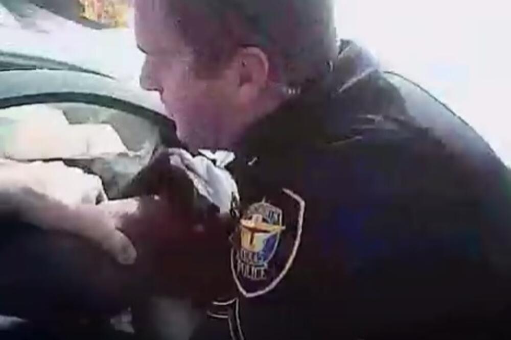 Policajac, Teksas, Foto: Screenshot (YouTube)