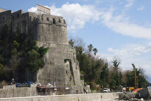 Herceg Novi: Zbog turbo folka  premješteno pjesničko veče Ivana...