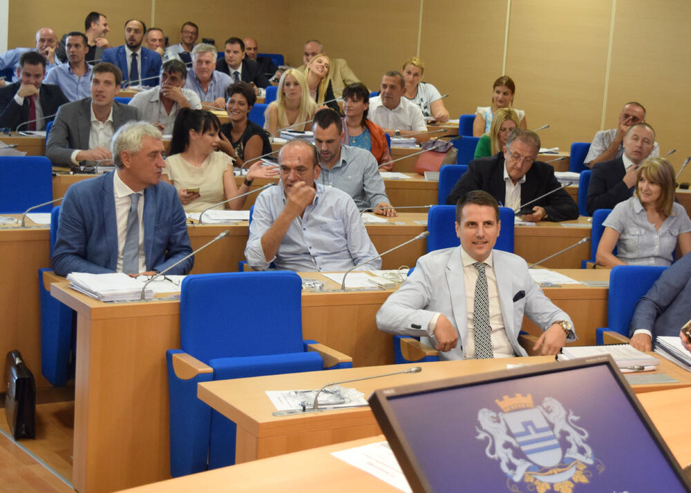 Skupština Glavnog Grada, DF