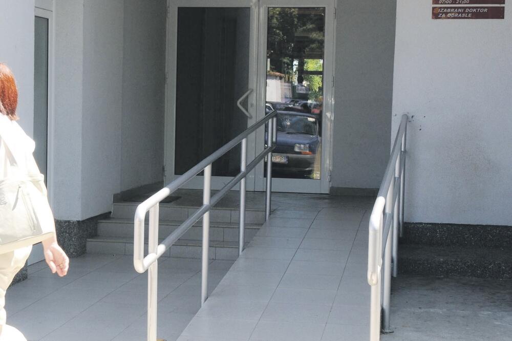 Pristupna rampa, Dom zdravlja Nova varoš, Foto: Arhiva "Vijesti"