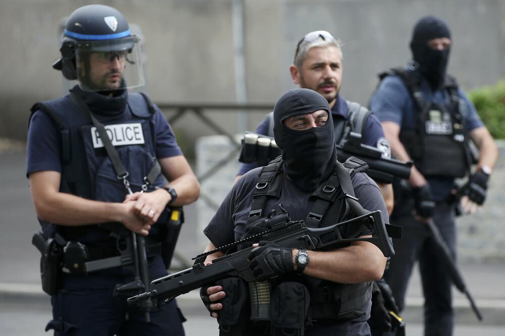 Pariz, policija, Foto: Reuters