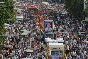 Kambodža: Desetine hiljada ljudi na sahrani ubijenog opozicionara