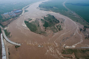 U poplavama u Kini poginulo najmanje 26 ljudi, preko 16 miliona...