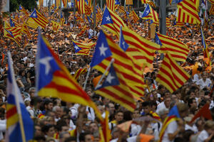 Španija: Manje od polovine Katalonaca za otcjepljenje