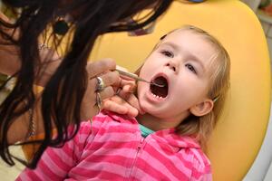 Prva posjeta dječjem zubaru: Strah neka ostane kući