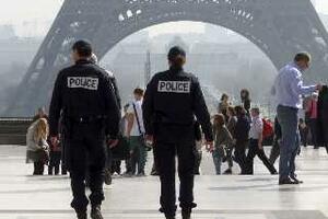 Pariz: Osam privedenih poslije nasilja u predgrađu