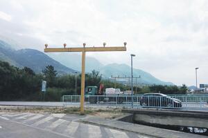 Dio aerodroma u Tivtu i dalje srpski