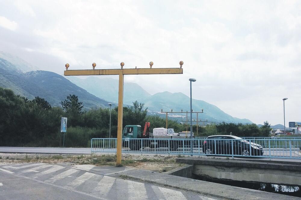 aerodrom Tivat, parcela, Foto: Siniša Luković