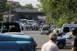 Kriza u Jerevanu i dalje traje: Naoružani ljudi drže kao taoce pet...