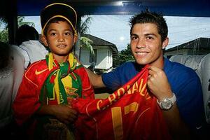 Sjećate li se dječaka koji je preživio cunami? Danas korača...