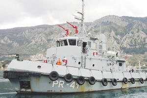 Vojni brod čuva Kotorski zaliv o trošku Luke Kotor