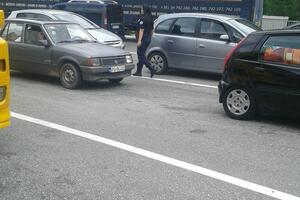 Kilometarske kolone na Dobrakovu: Inspekcija koči kamione?