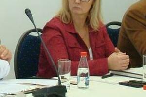 Kako se to žena drznula da zvizne