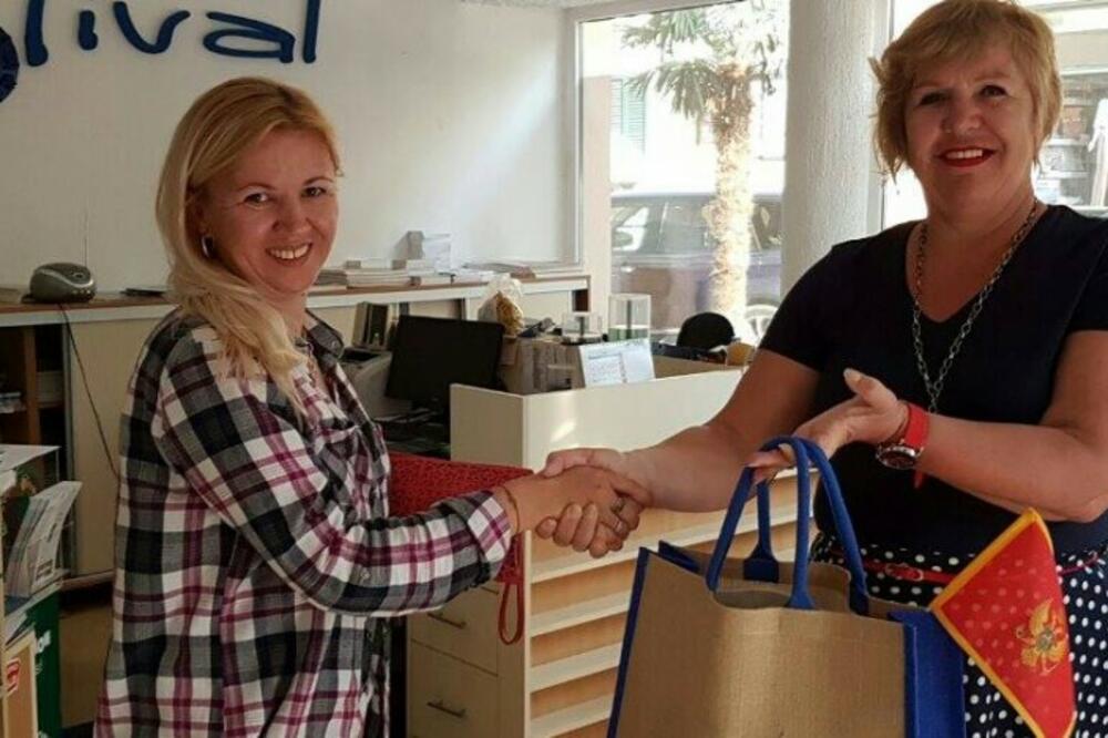 TO Tivat poklon Marina Vukomanović, Foto: TO Tivat