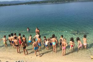 Akademik organizovao školu plivanja na Krupcu