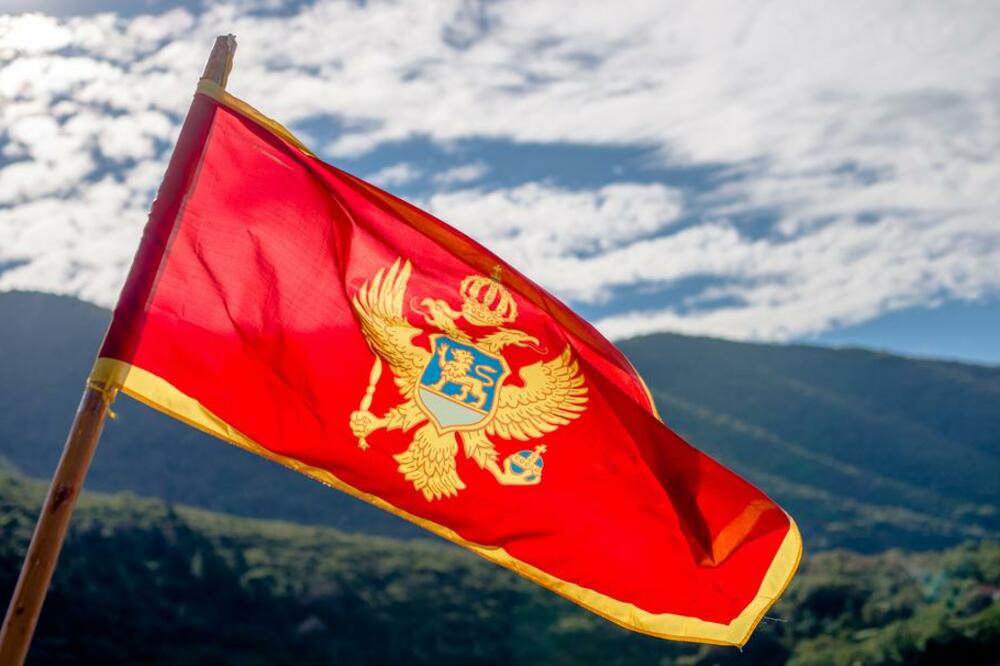 crnogorska zastava, zastava Crne Gore, Crna Gora, Foto: Shutterstock.com