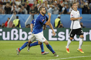 Građani Bonućiju nude platu od 8 miliona