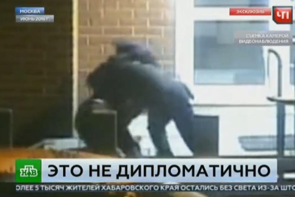 Američki diplomata, ruski policajac, tuča, Foto: Printscreen