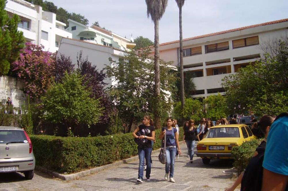 srednja škola, Herceg Novi, Foto: Slavica Kosić