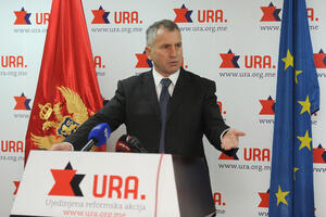 Rakčević: Povećanje plata političkoj eliti sramno