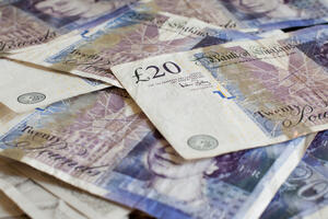 Britanska funta pala na novi najniži nivo