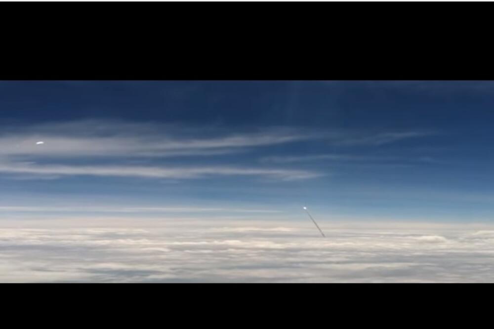 Raketa iz aviona, Foto: Screenshot (YouTube)