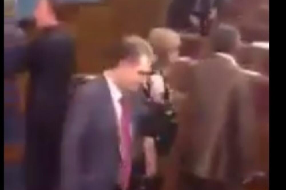 Skupština incident, Foto: Screenshot (YouTube)