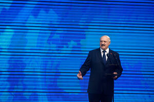 Lukašenko: Jačamo vojsku da niko ne bi destabilizovao zemlju