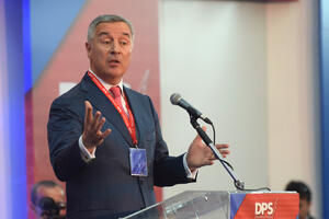 Đukanović: Rusija da poštuje naše pravo da odlučujemo o svojoj...