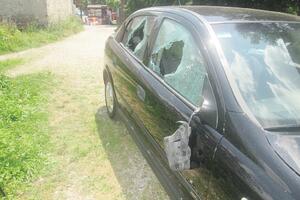 Vandali demolirali auto Kolašincu