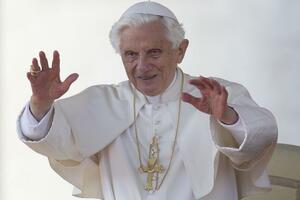 Bivši papa priznao postojanje gej lobija u Vatikanu