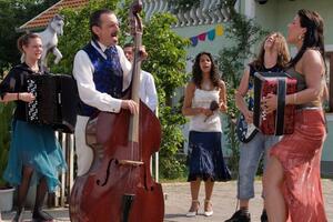 Film "Nije kraj": Đuro je Rom koji zarađuje za život pojavljujući...