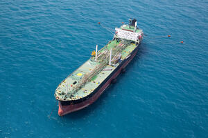 Ministarstvo odbrane Rusije: Tanker sa ruskom posadom zarobljen u...