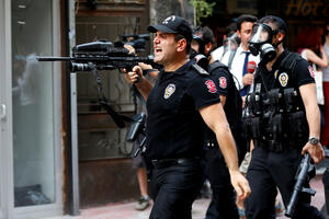 Turska policija suzavcem na učesnike LGBT skupa